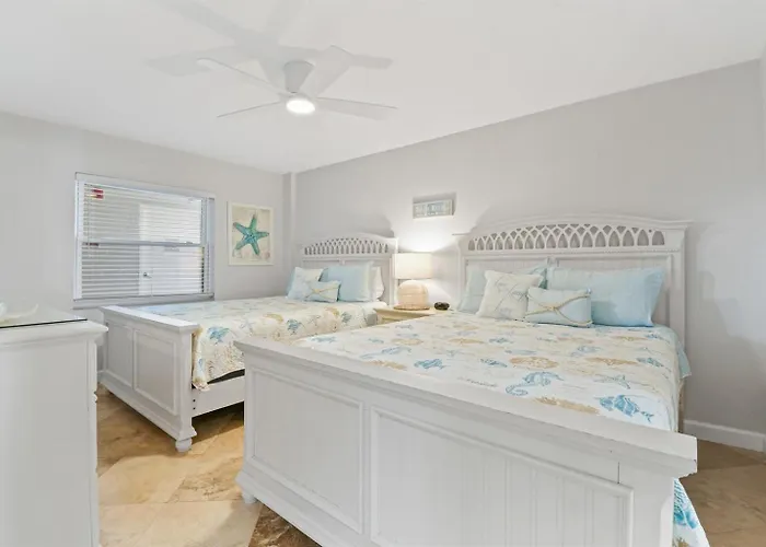Oceanfront Seagate With Heated Pool *