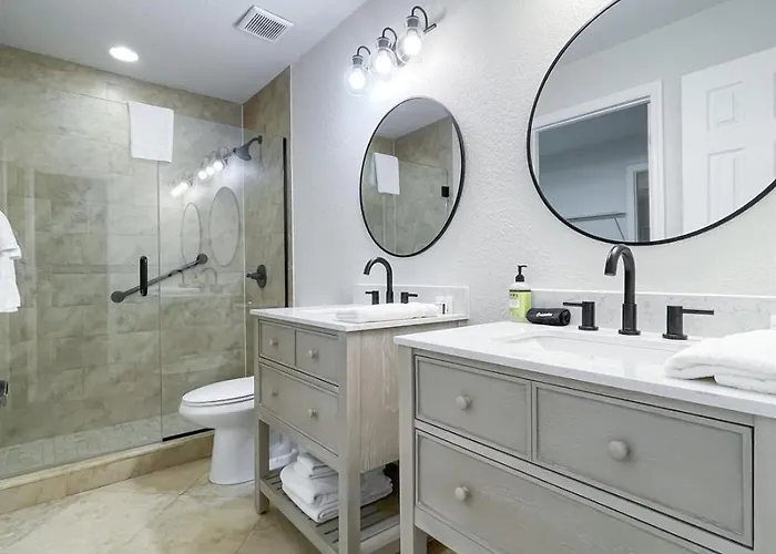 Oceanfront Seagate With Heated Pool Appartement *